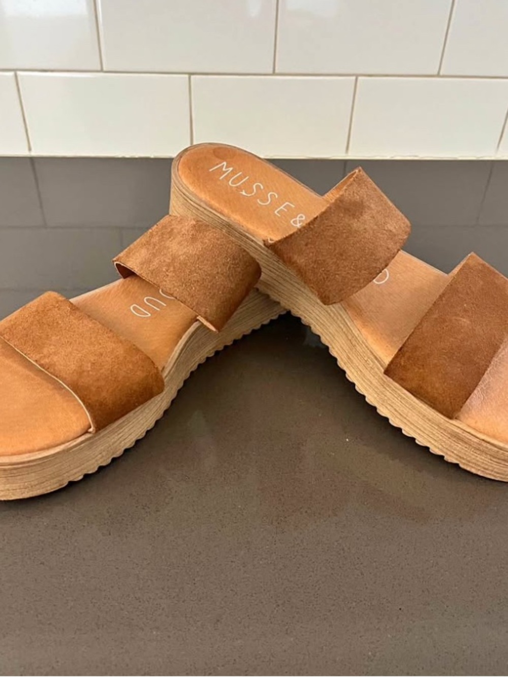 Musse & Cloud Women's Brown Suede Double-Band Platform Mules